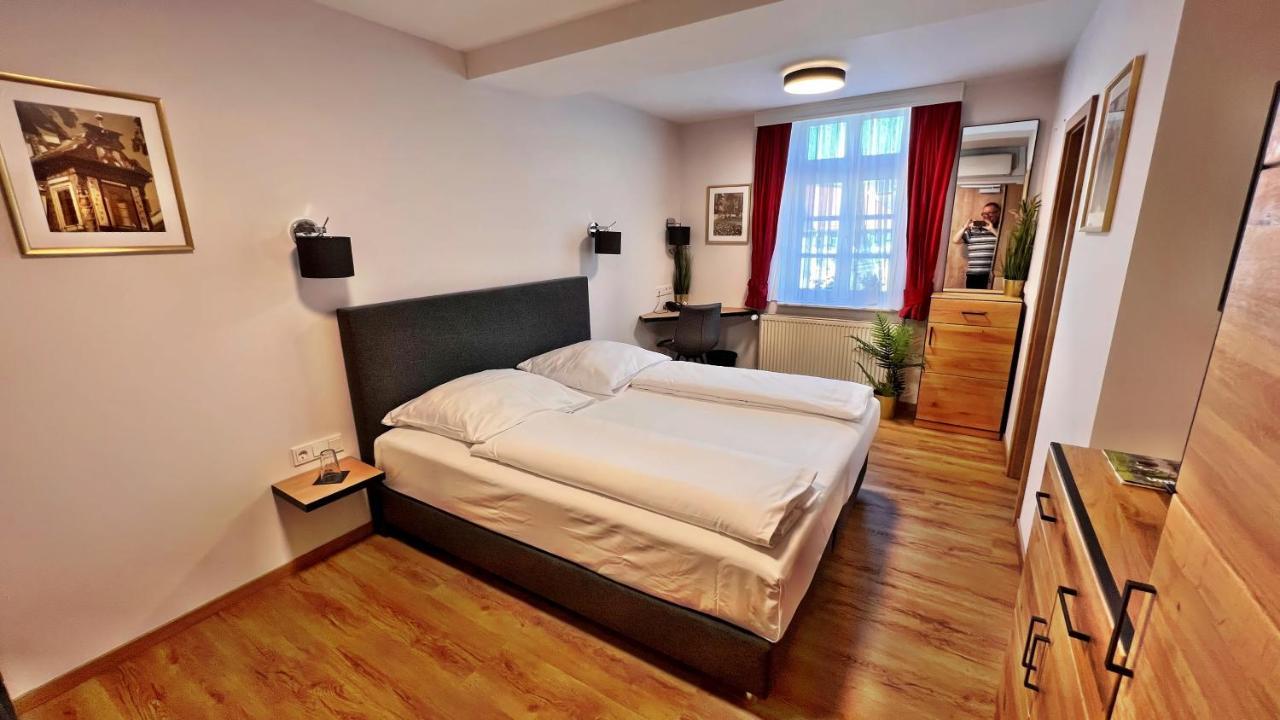 Hotel Zu Den Drei Kronen Seligenstadt Luaran gambar