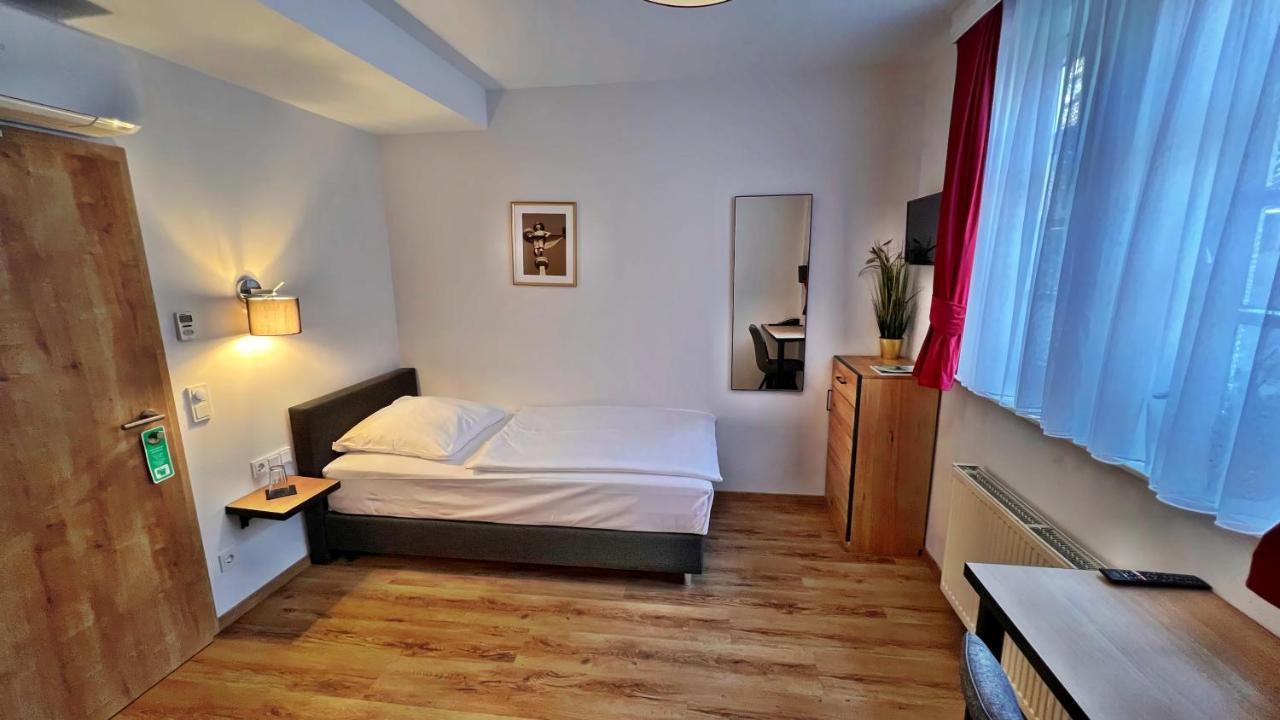 Hotel Zu Den Drei Kronen Seligenstadt Luaran gambar
