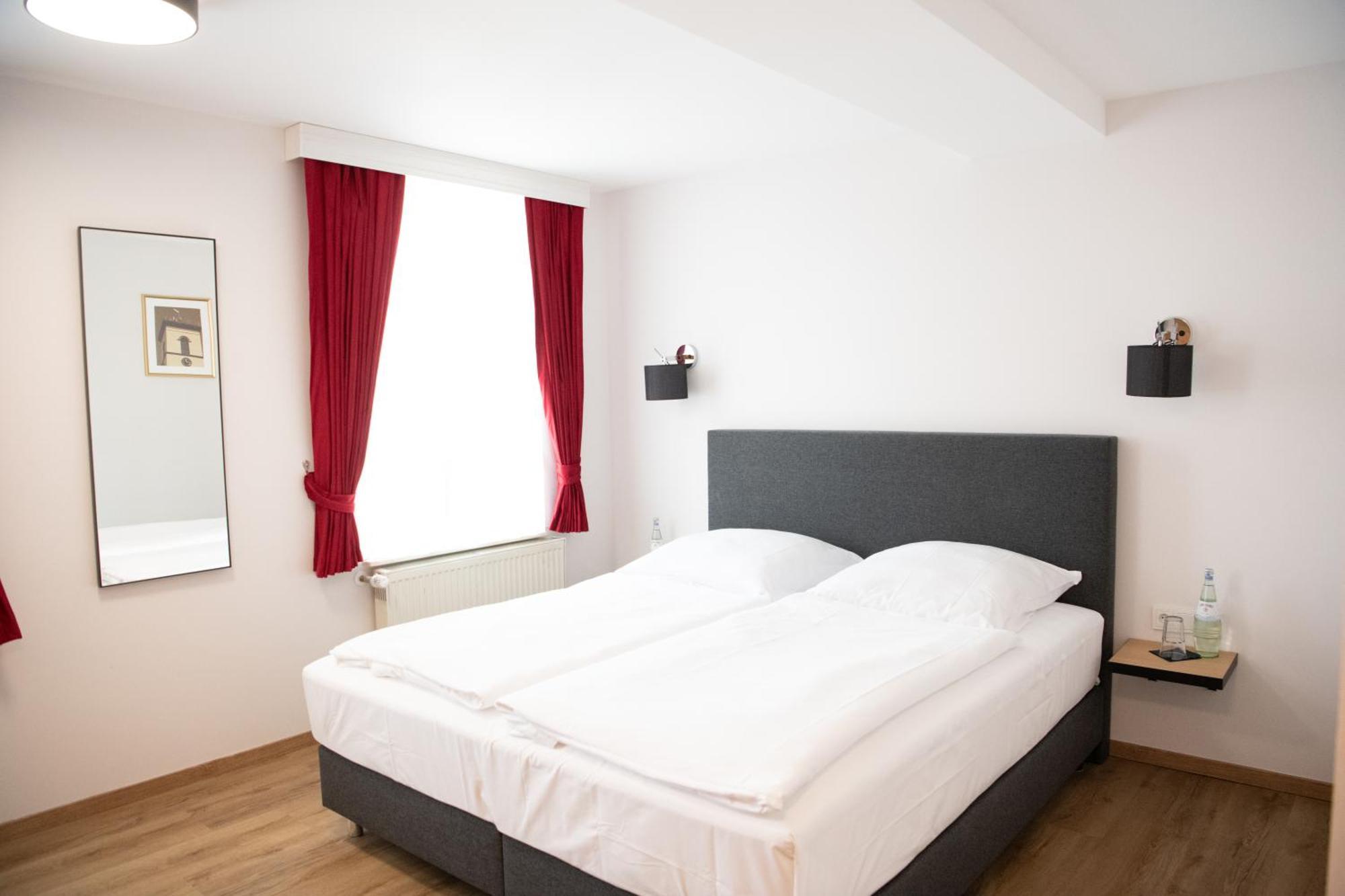 Hotel Zu Den Drei Kronen Seligenstadt Luaran gambar