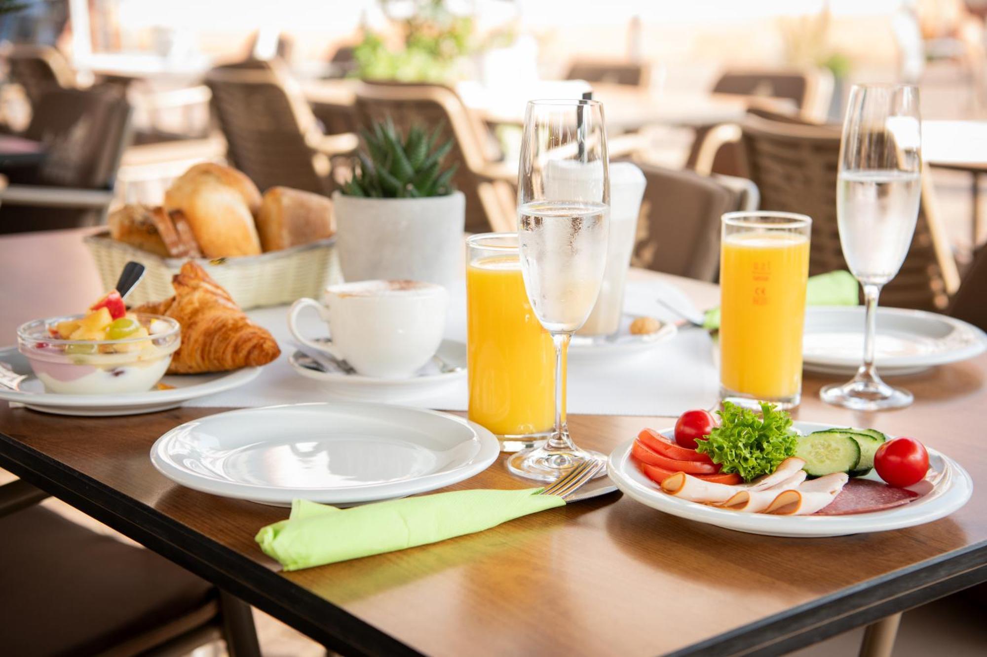 Hotel Zu Den Drei Kronen Seligenstadt Luaran gambar